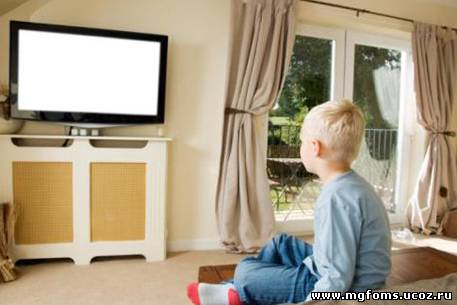 Ребенок у телевизора - жертва ровесников