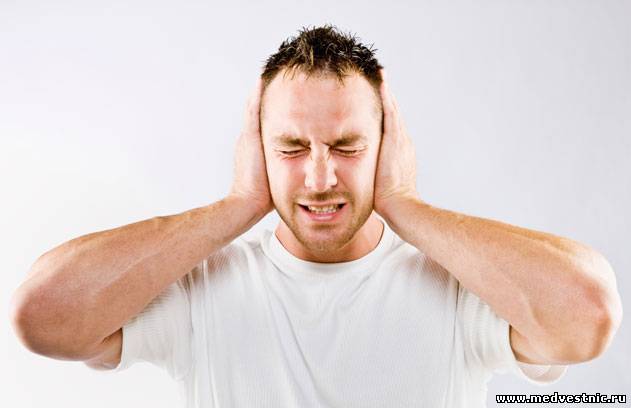 Прием антибиотиков может привести к ухудшению слуха и шуму в ушах